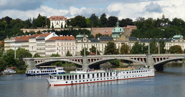 bartlett-tours-danube-prague